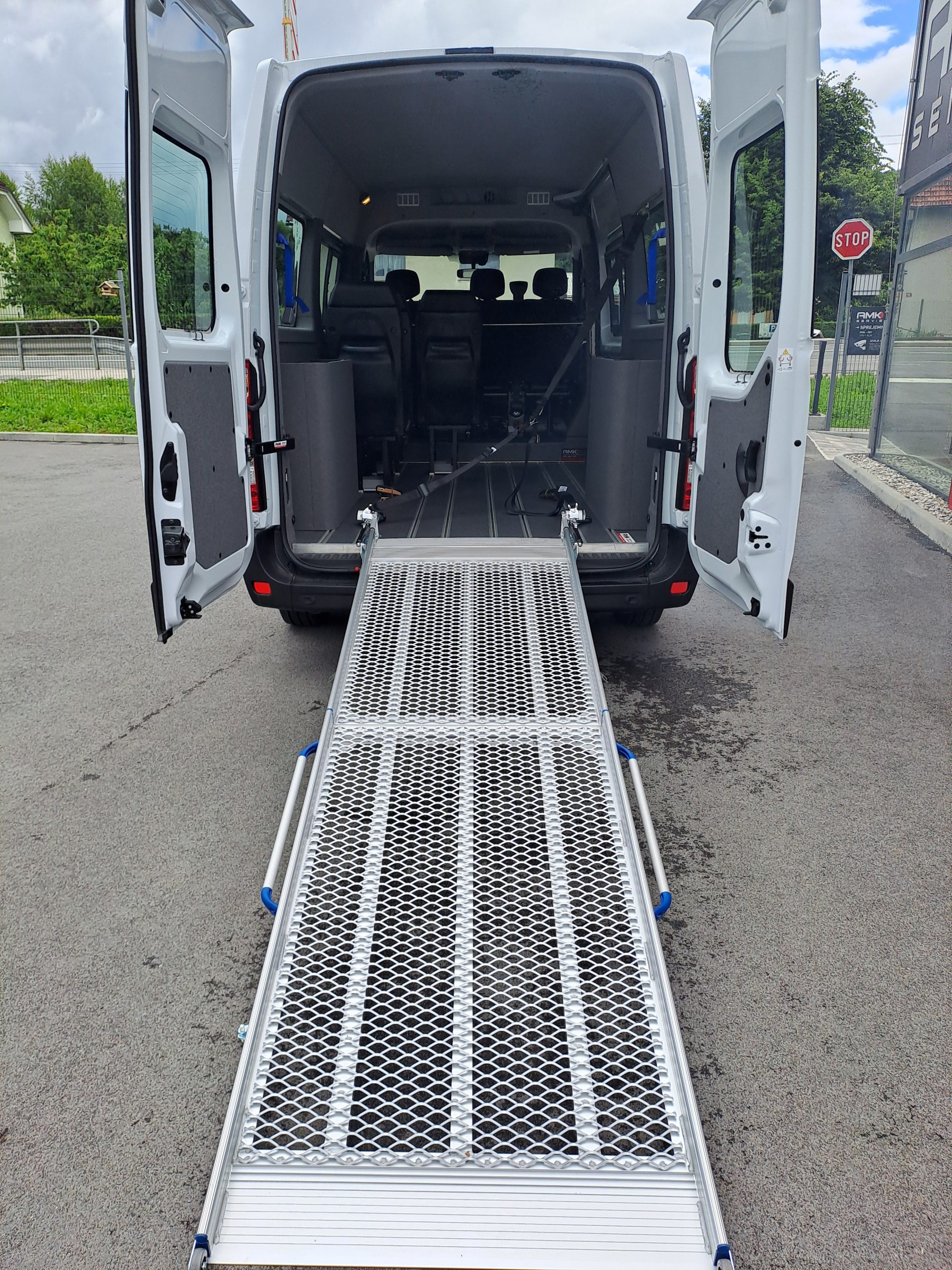 Predelave kombijev AMK Servis